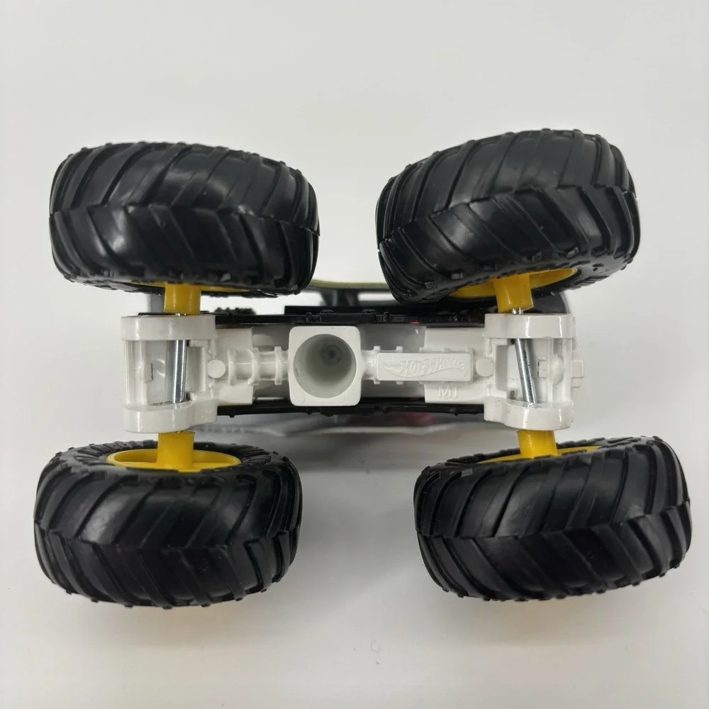 HOT‎ WHEELS MONSTER JAM TRUCK WILD STREAK ZEBRA 1:64 SCALE BLACK WHITE